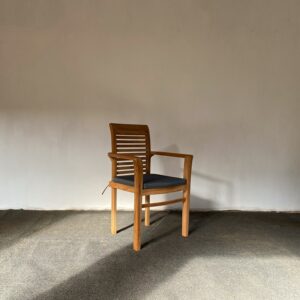 STF New Stacking Chair w Cushion (2)